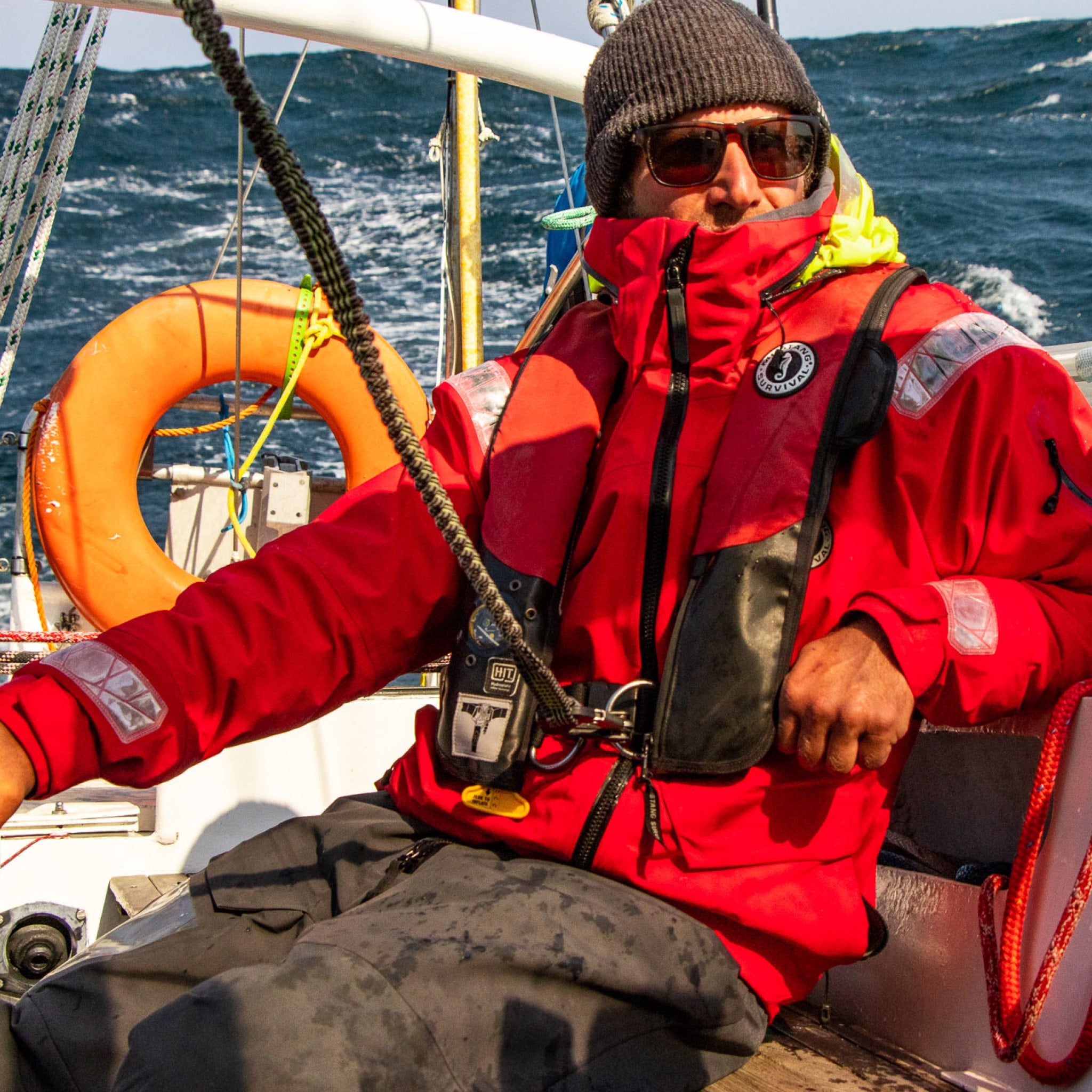 HIT™ Inflatable PFD with Sailing Harness | Mustang Survival Canada